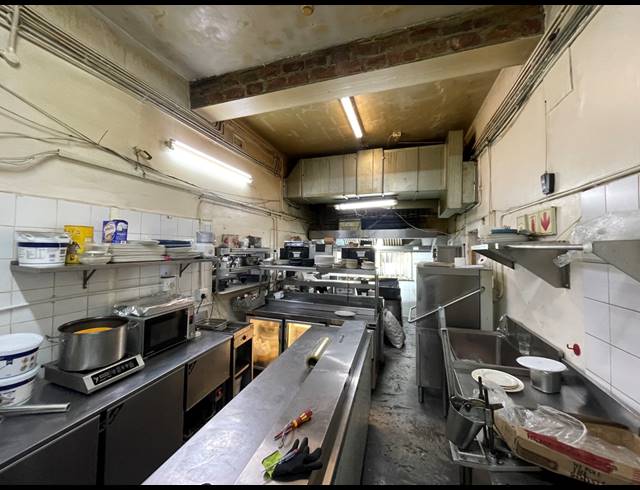200M² RETAIL TO LET IN SEA POINT